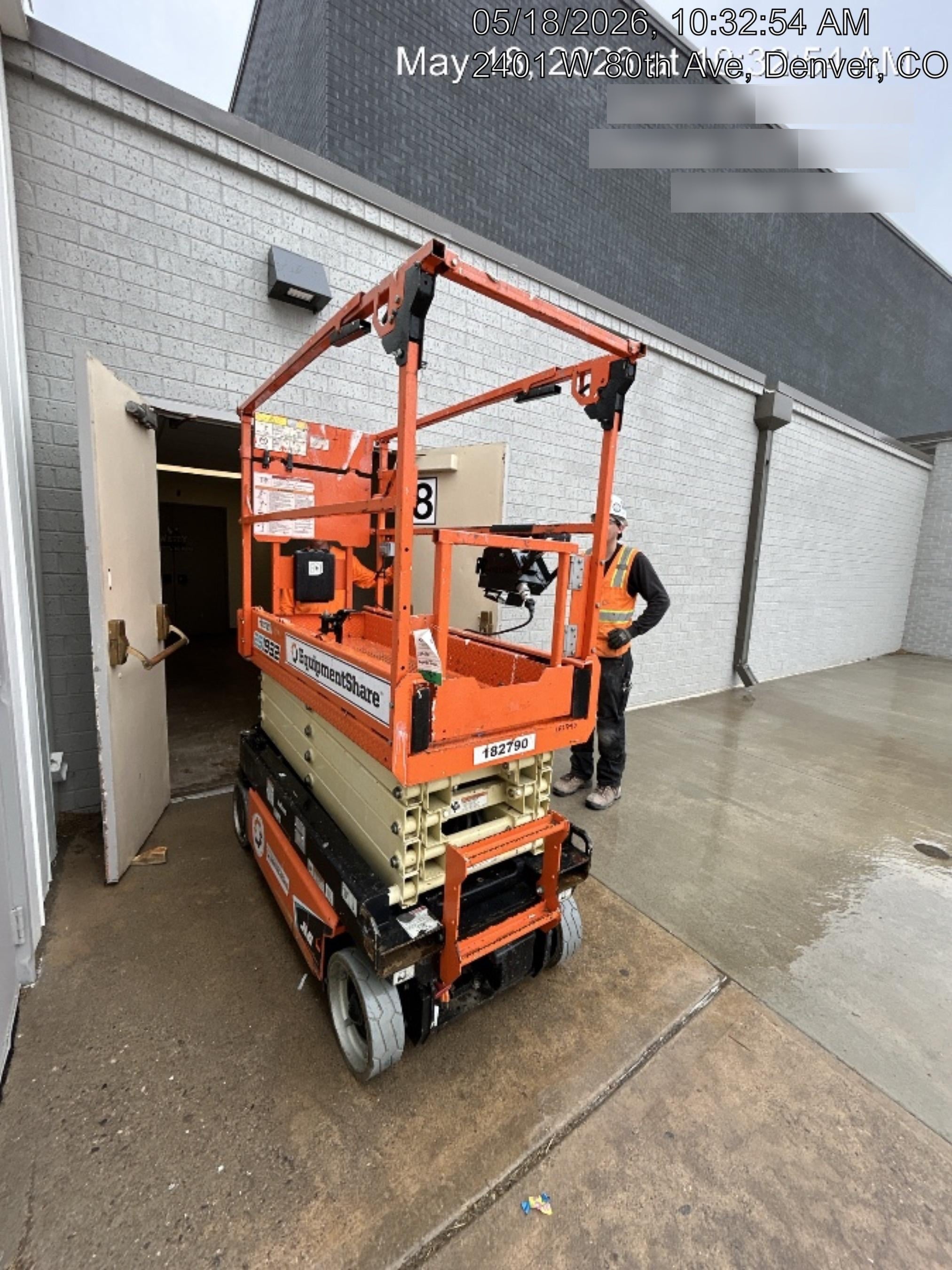 2021 JLG ES1932