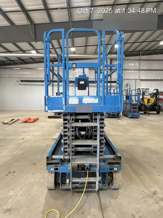 2019 Genie GS-4047 Folding rails with half height swing gate, 800W Inverter