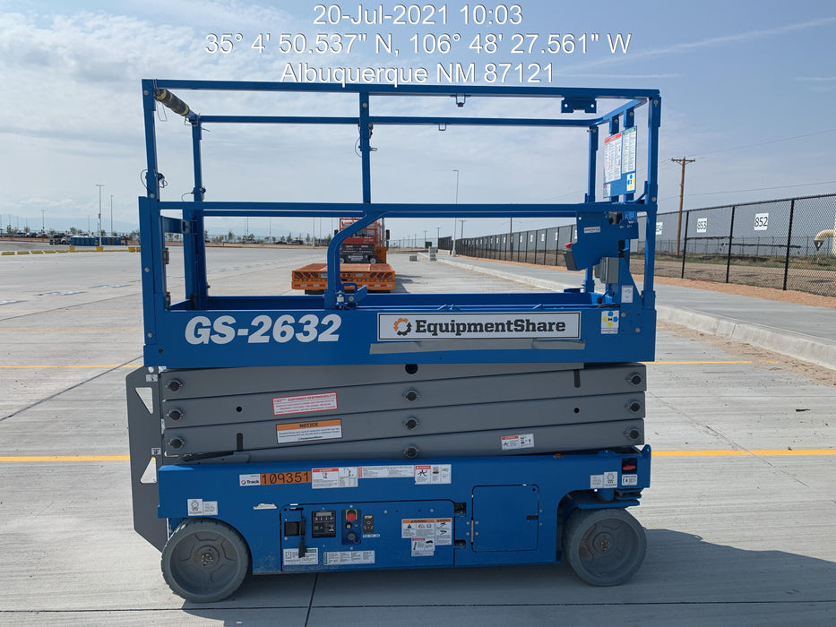 2020 Genie GS-2632 Solid NM Tires, Folding Rails with Half-Height Swing Gate, Beacon