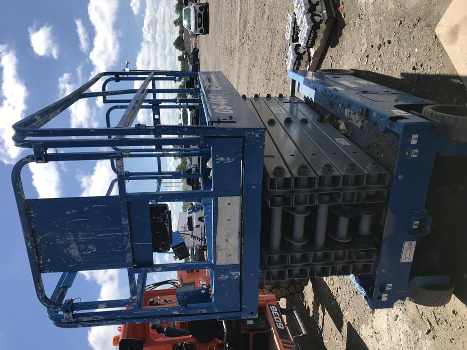 2019 Genie GS-4047 Folding rails with half height swing gate