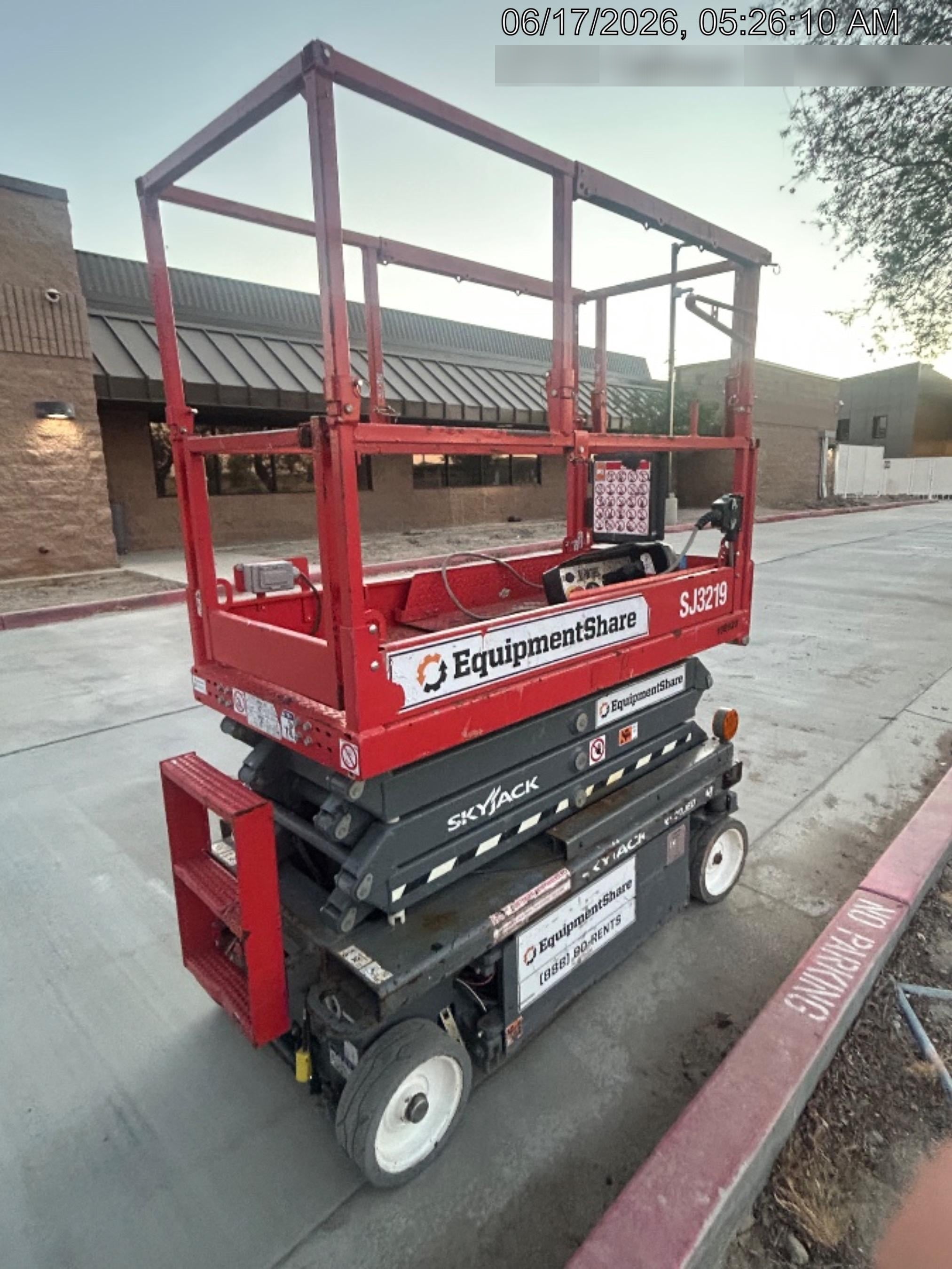 2020 Skyjack SJIII-3219 Solid NM Tires, Half height spring hinged entry gate, Dual Beacons, 800W Inverter