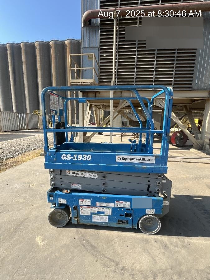 2019 Genie GS-1930 Fixed rails with chain Entry