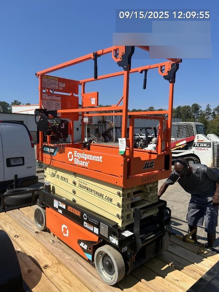 2025 JLG ES1932