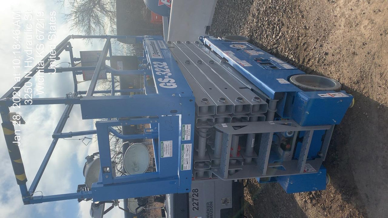 2020 Genie GS-3232 Standard, Folding half height swing gate, 800W Inverter