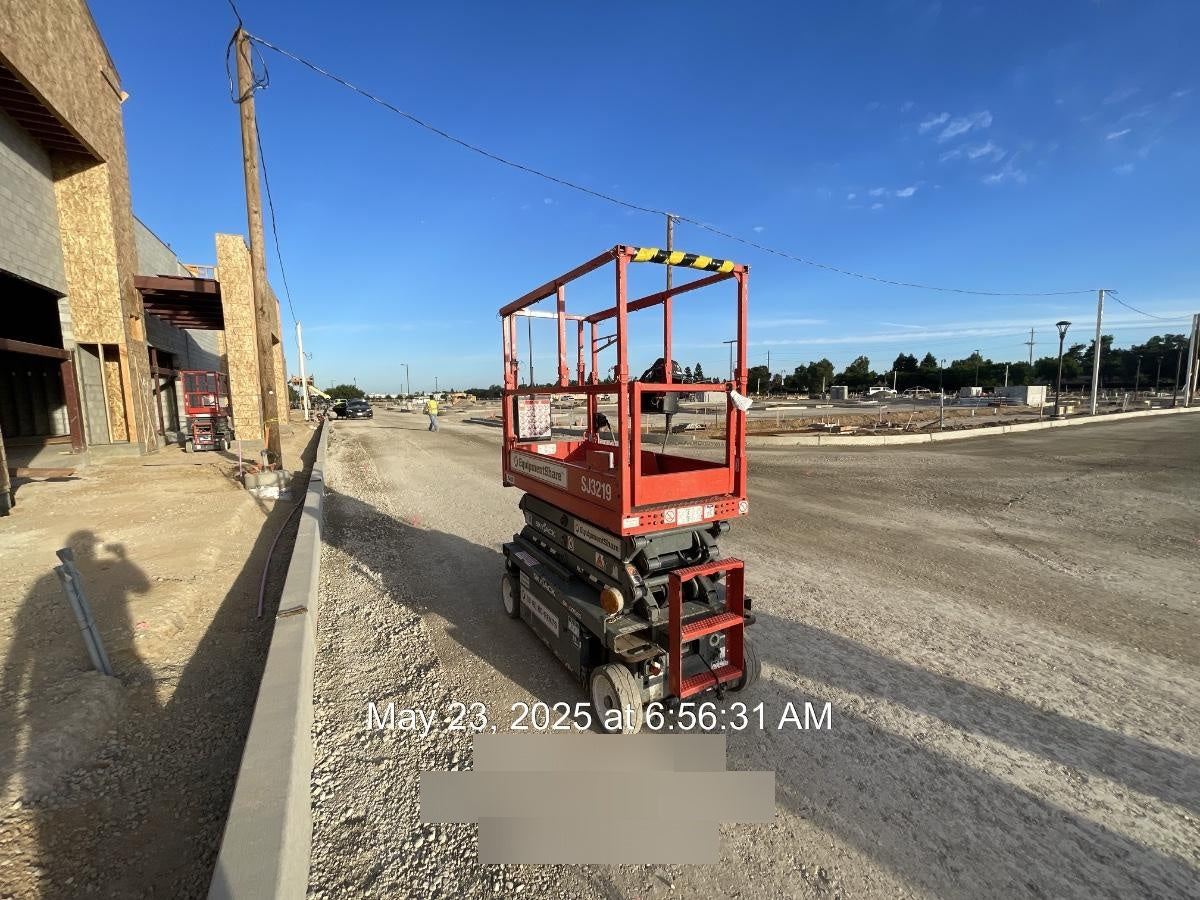 2020 Skyjack SJIII-3219 Solid NM Tires, Half height spring hinged entry gate, Dual Beacons, 800W Inverter