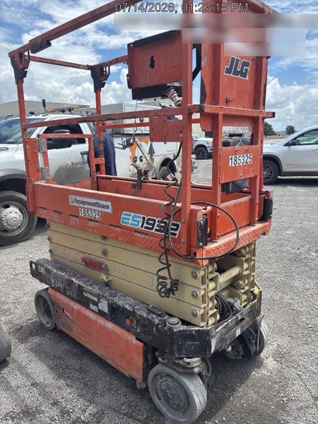 2021 JLG ES1932