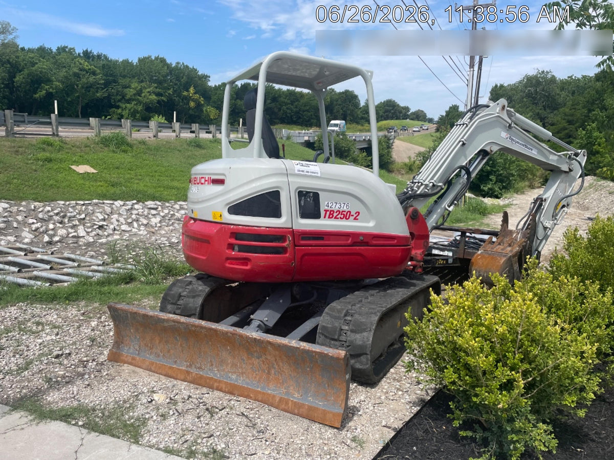 2024 TAKEUCHI TB250-2R