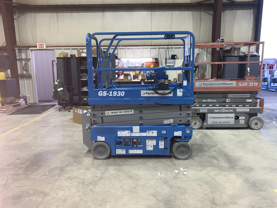 2019 Genie GS-1930 Fixed rails with chain Entry