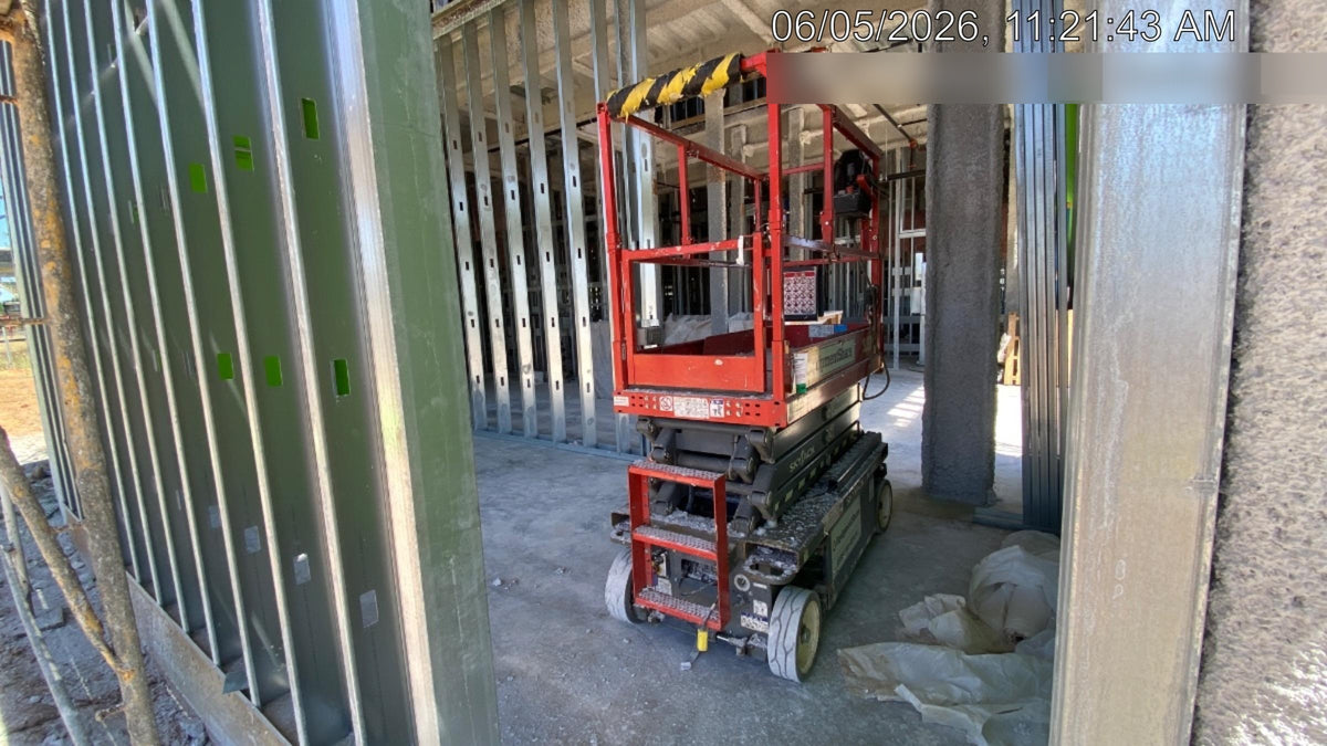 2020 Skyjack SJIII-3219 Solid NM Tires, Half height spring hinged entry gate, Dual Beacons, 800W Inverter