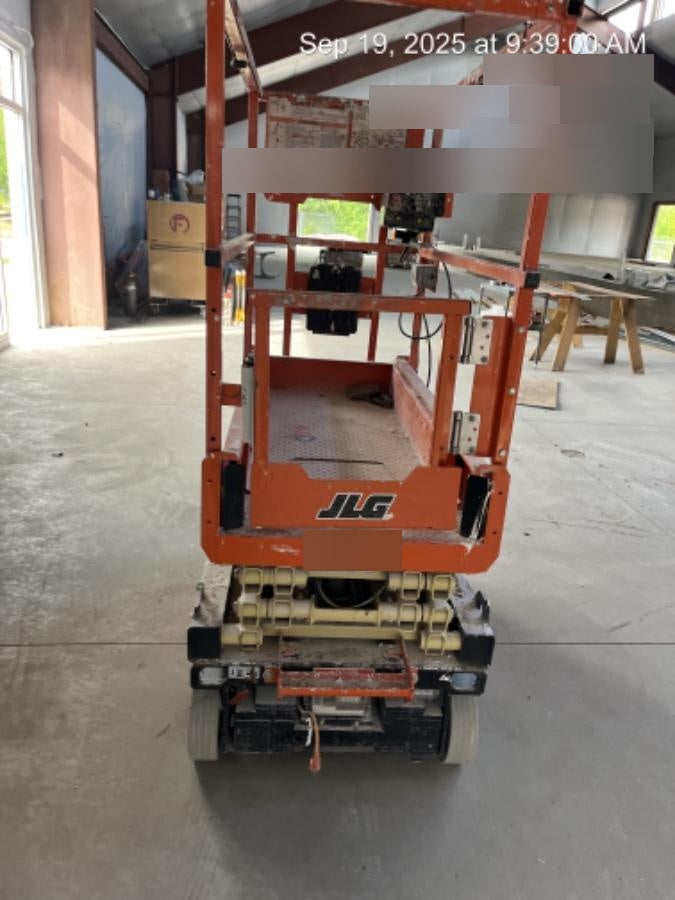 2021 JLG ES1330L