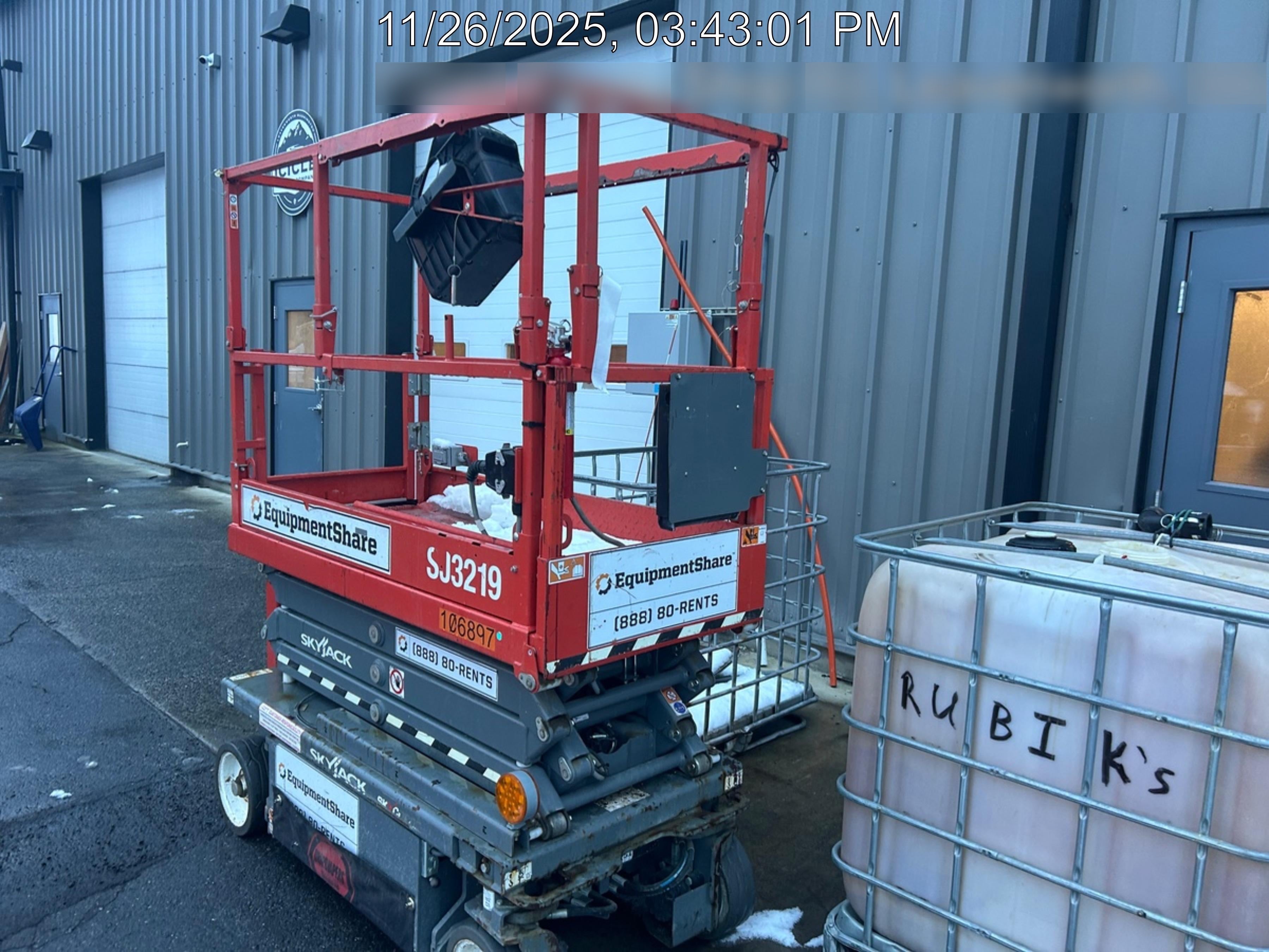 2020 Skyjack SJIII-3219 Solid NM Tires, Half height spring hinged entry gate, Dual Beacons, 800W Inverter