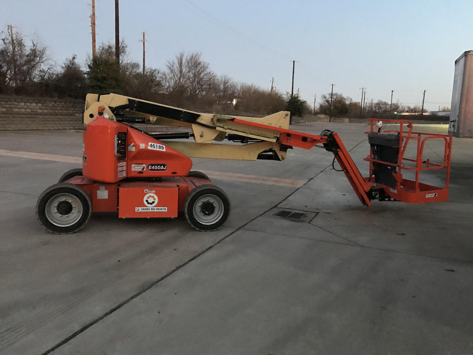2019 JLG E450AJ
