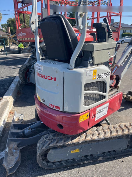 2023 TAKEUCHI TB210R