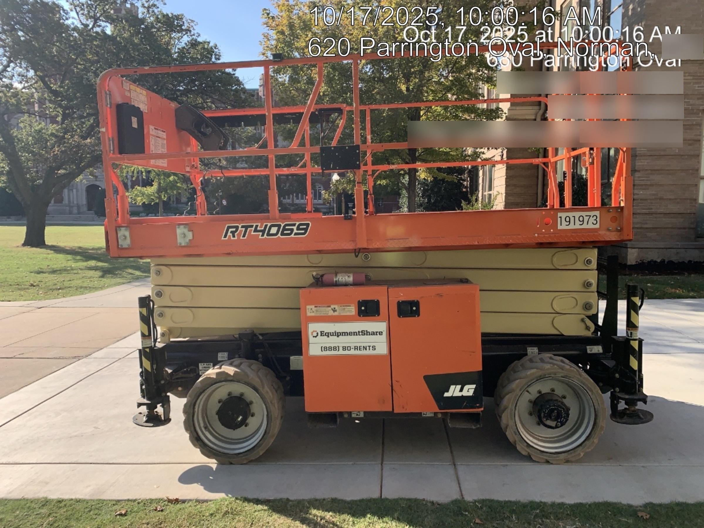 2021 JLG RT4069
