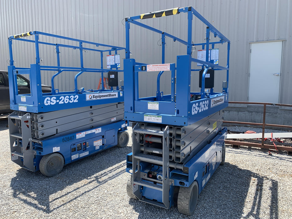 2019 Genie GS-2632 Folding rails with half height swing gate