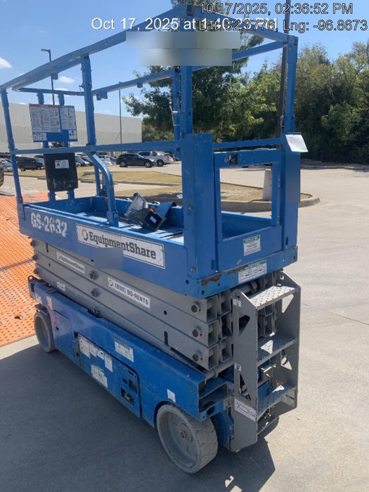 2019 Genie GS-2632 Folding rails with half height swing gate