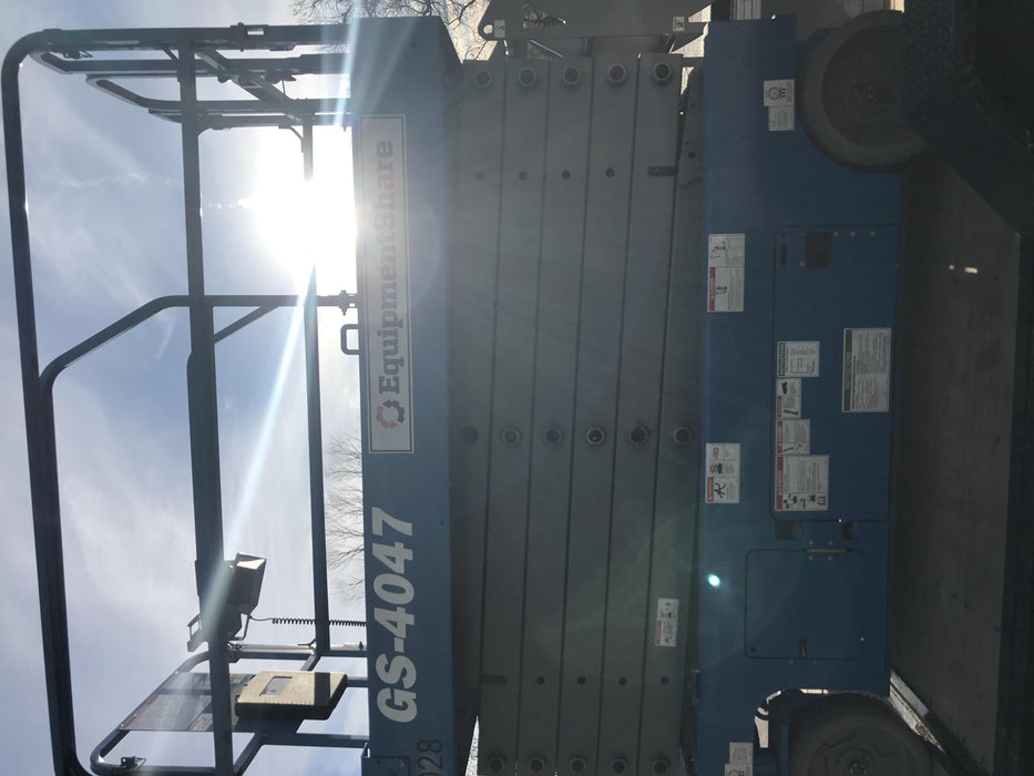 2019 Genie GS-4047 Folding rails with half height swing gate