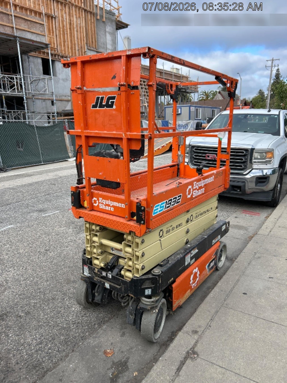 2022 JLG ES1932