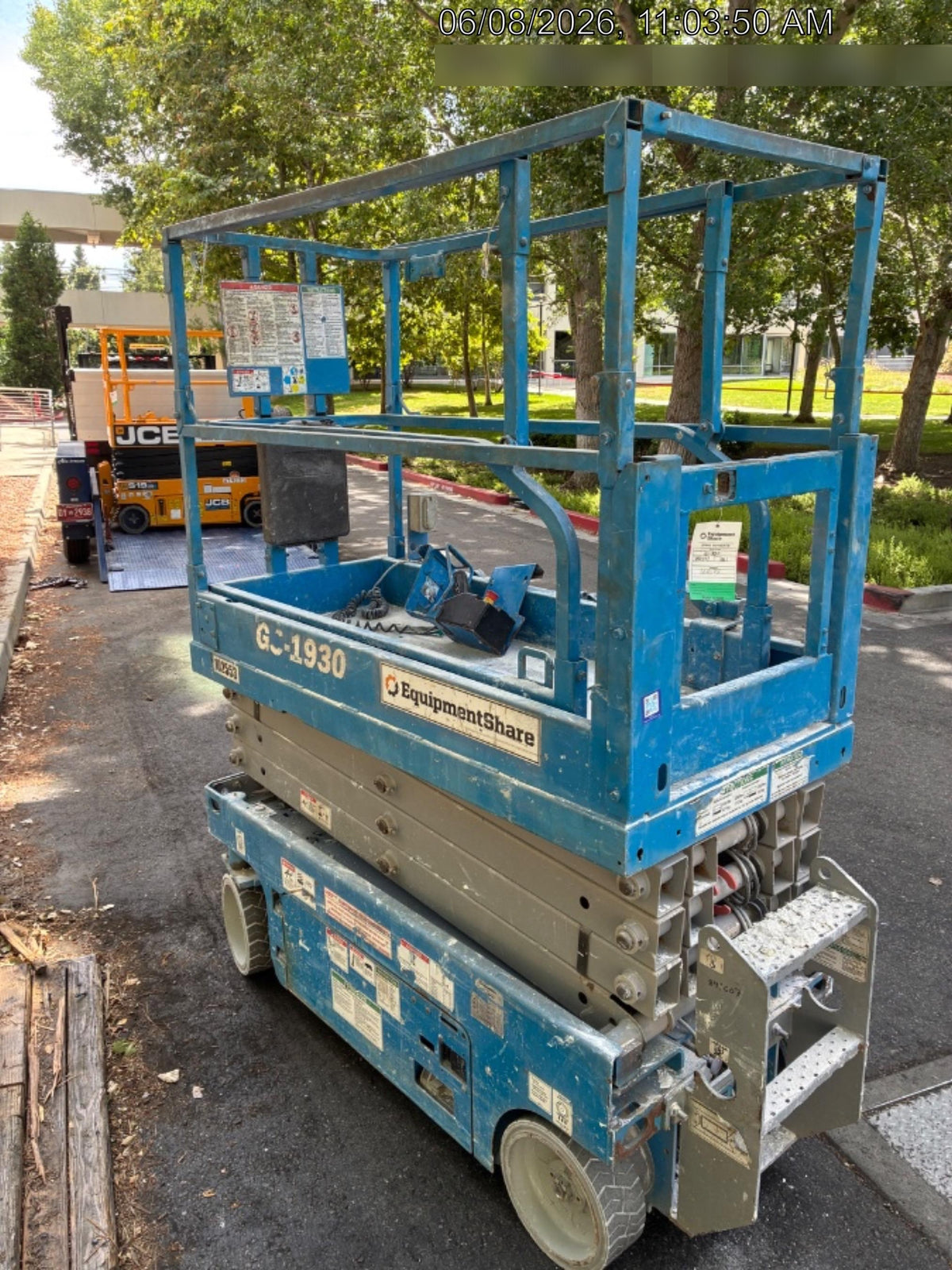 2020 Genie GS-1930 Solid Non Marking Tires, Beacon, Folding rails with half height swing gate, 800W Inverter