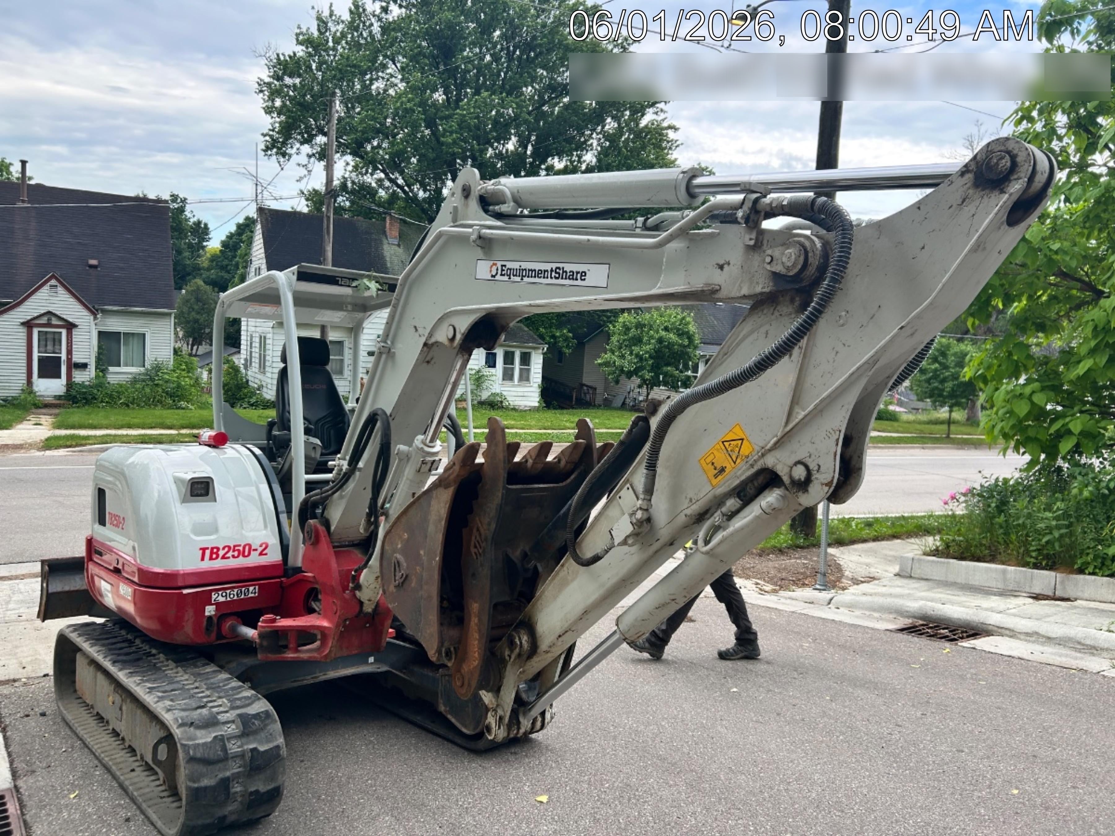 2023 TAKEUCHI TB250-2R