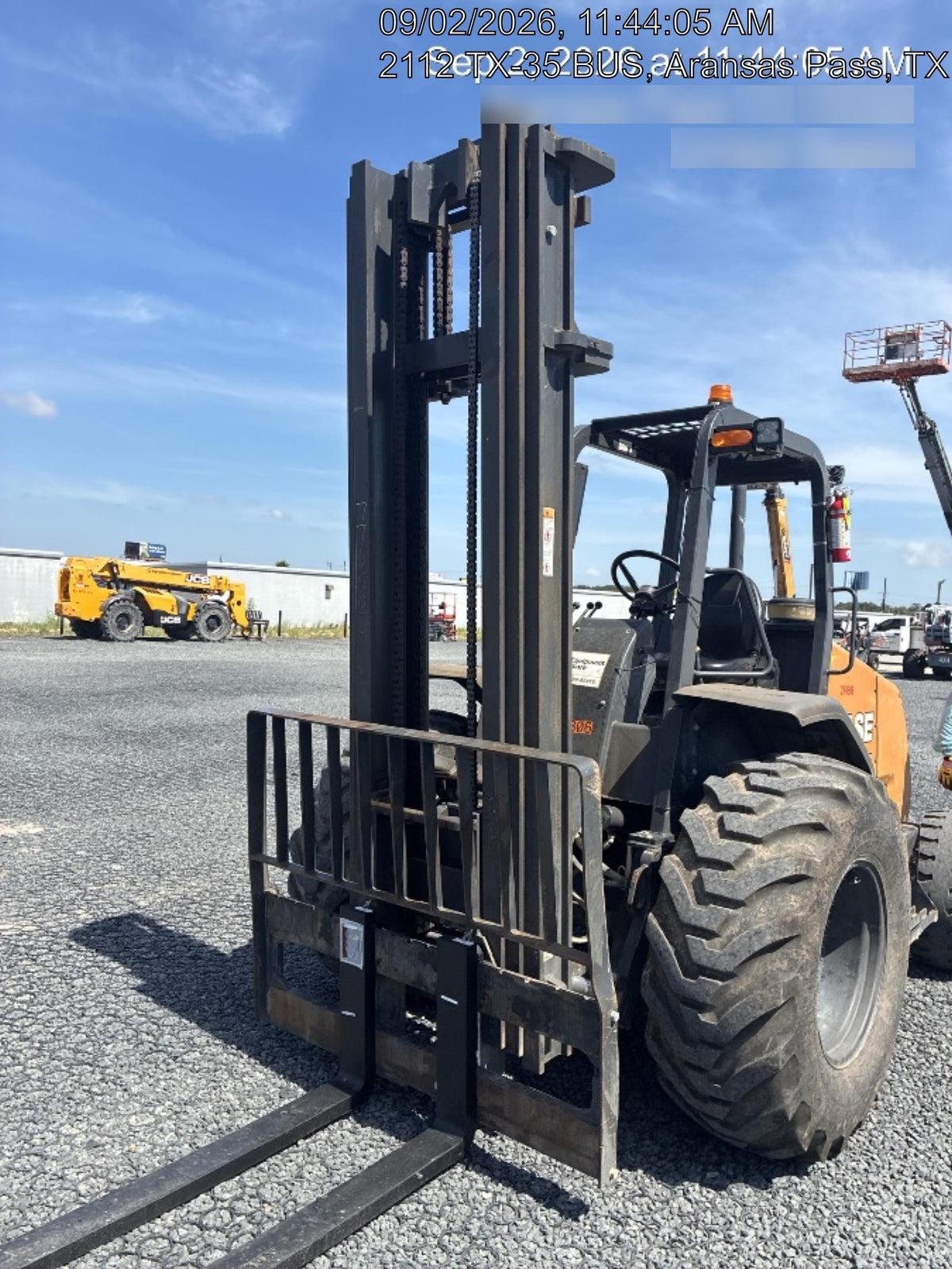 2023 CASE 588H