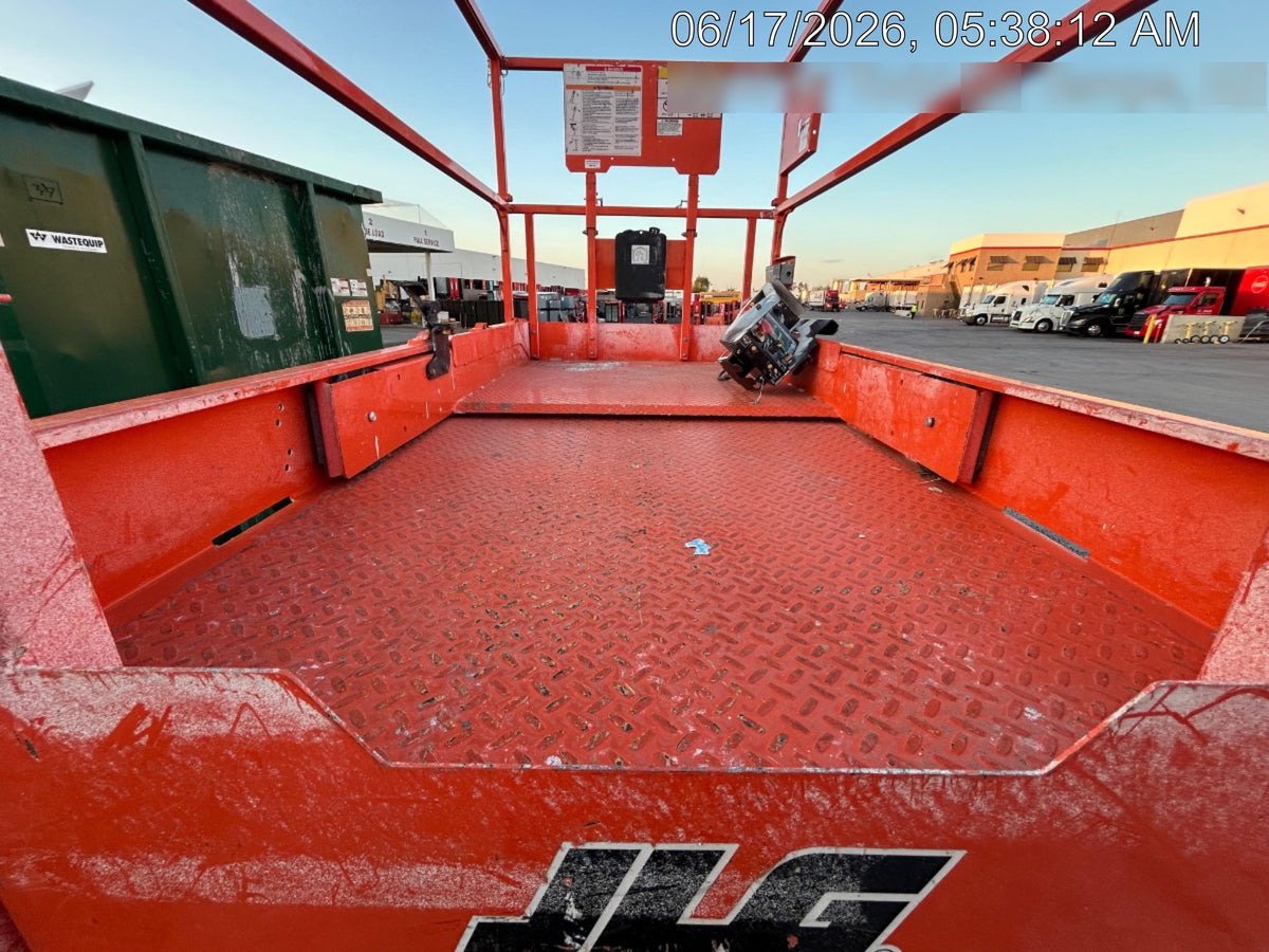 2025 JLG ES3246