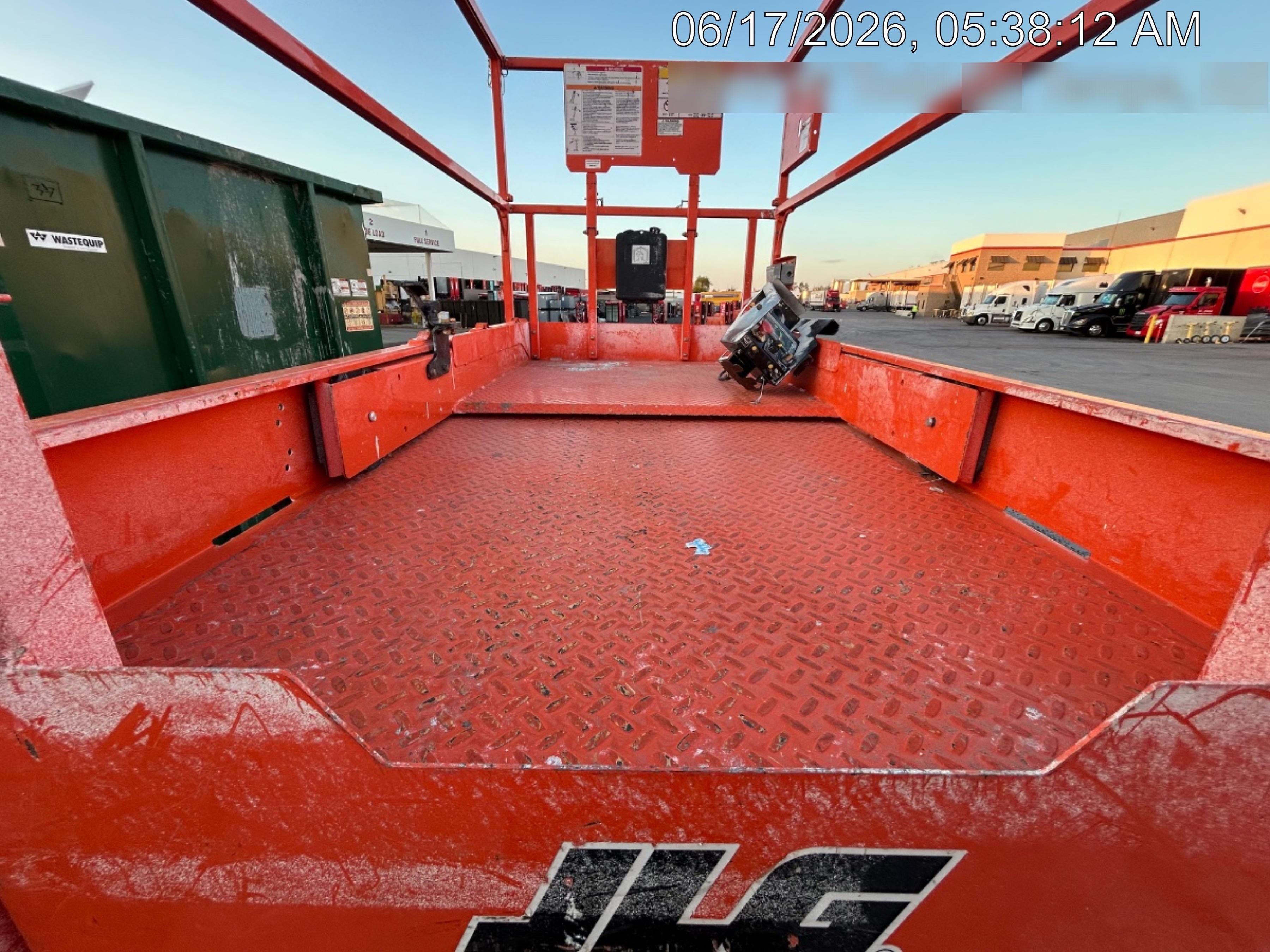 2025 JLG ES3246