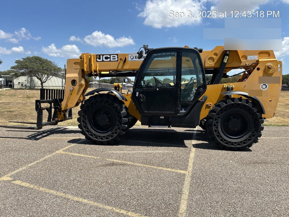 2019 JCB 509-42 Cab/Heat/Air, 74 HP, Solid Tires, STD Worklight, Beacon, Aux Hydraulics, Lifting Eye, Back up Alarm w/66" Carriage/60" Forks