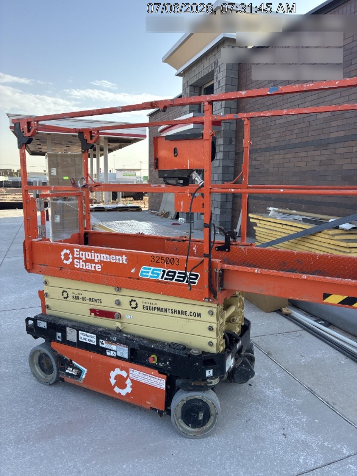 2023 JLG ES1932