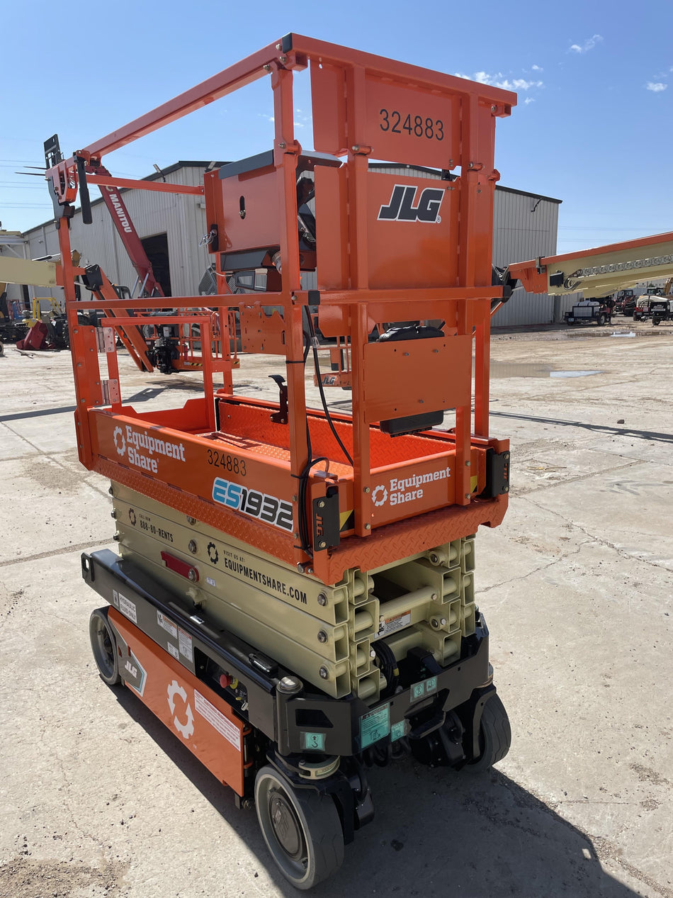 2023 JLG ES1932