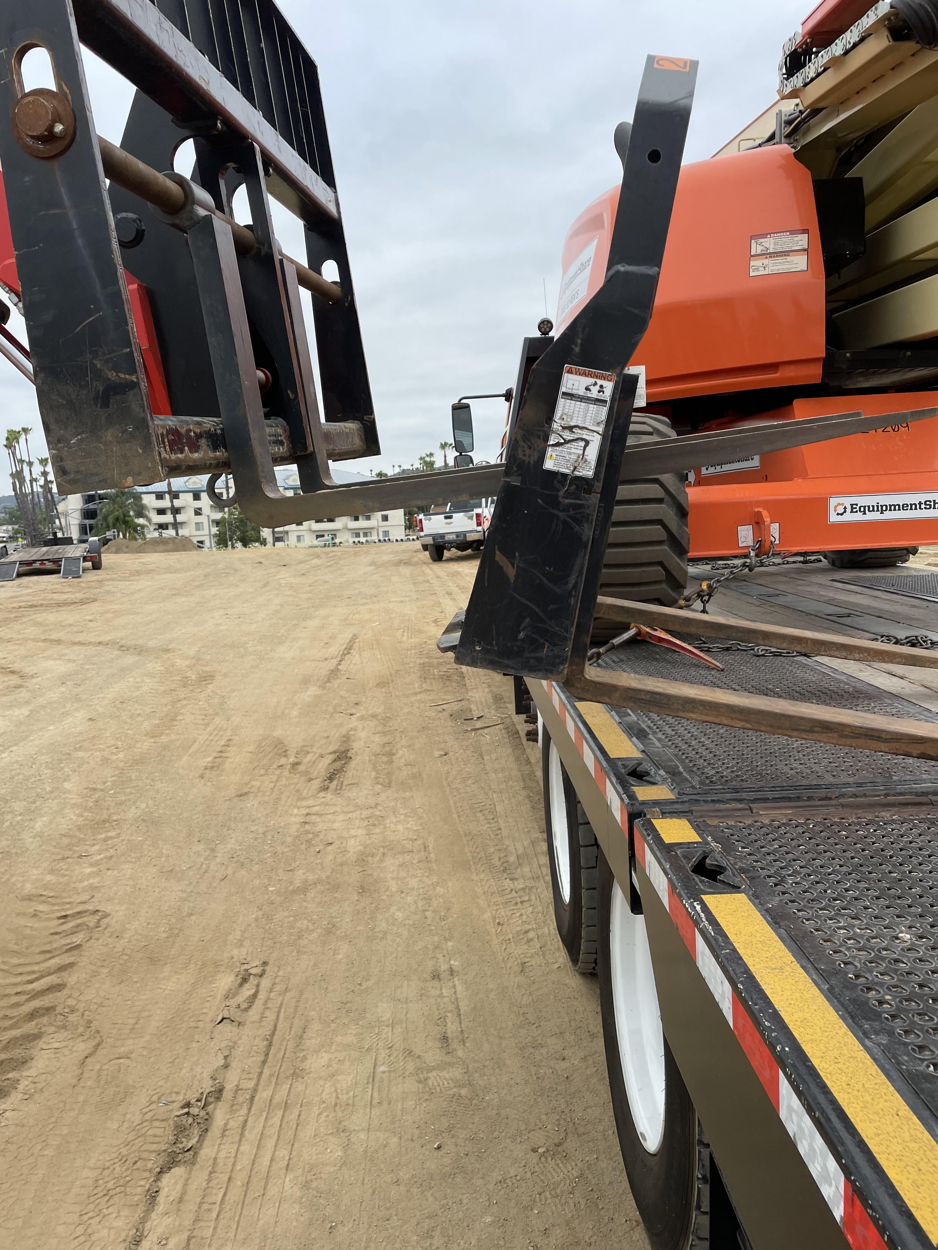 2022 TAKEUCHI 48" Pallet Forks - Takeuchi