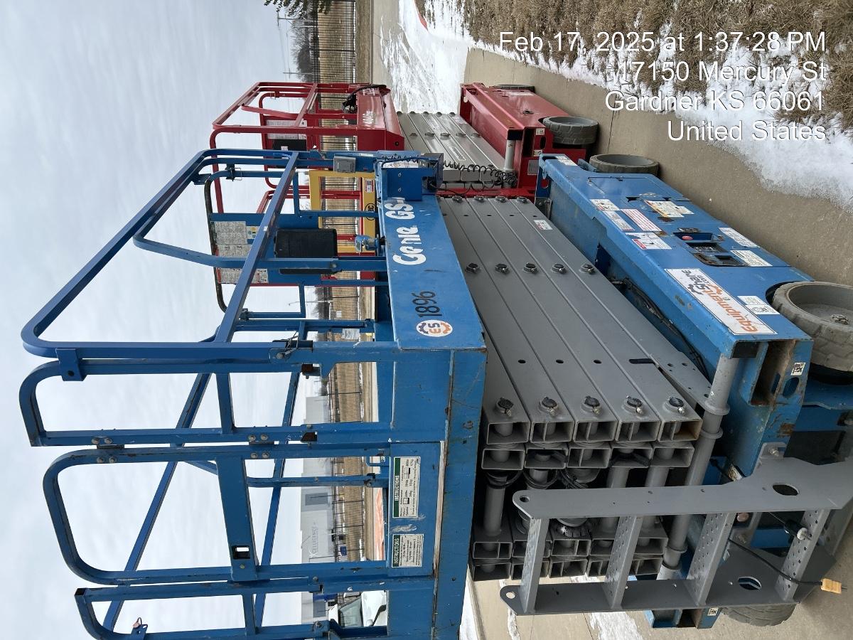 2016 Genie GS-4047 40' Electric Scissor Lift w/Outriggers