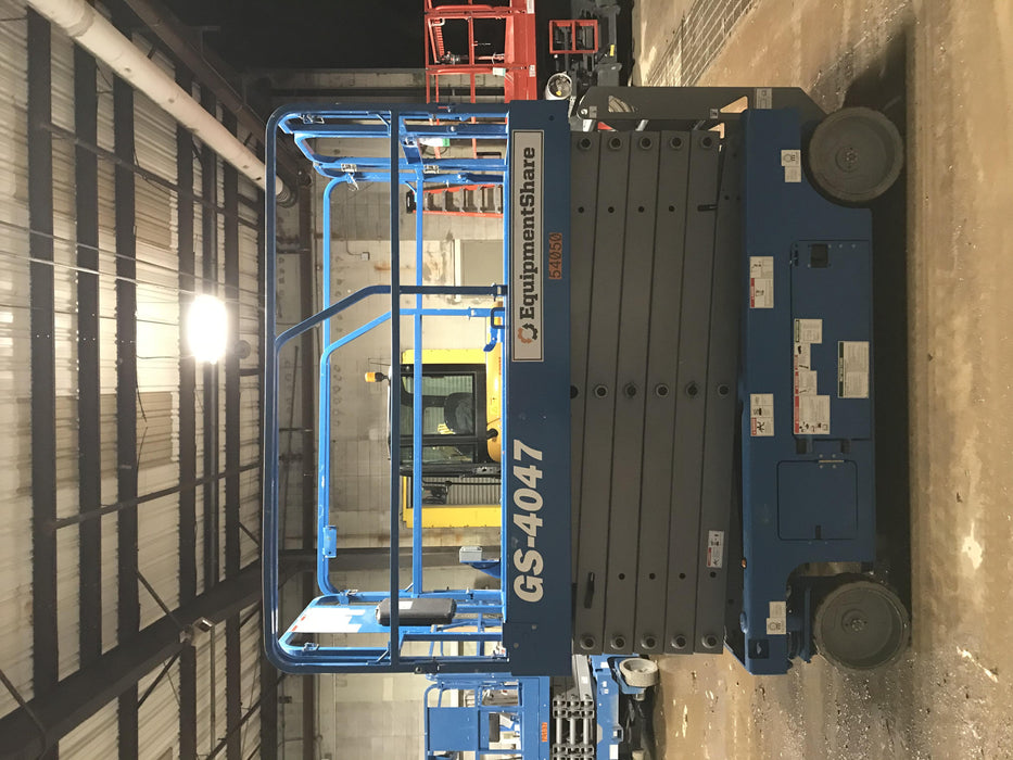 2019 Genie GS-4047 Folding rails with half height swing gate, 800W Inverter