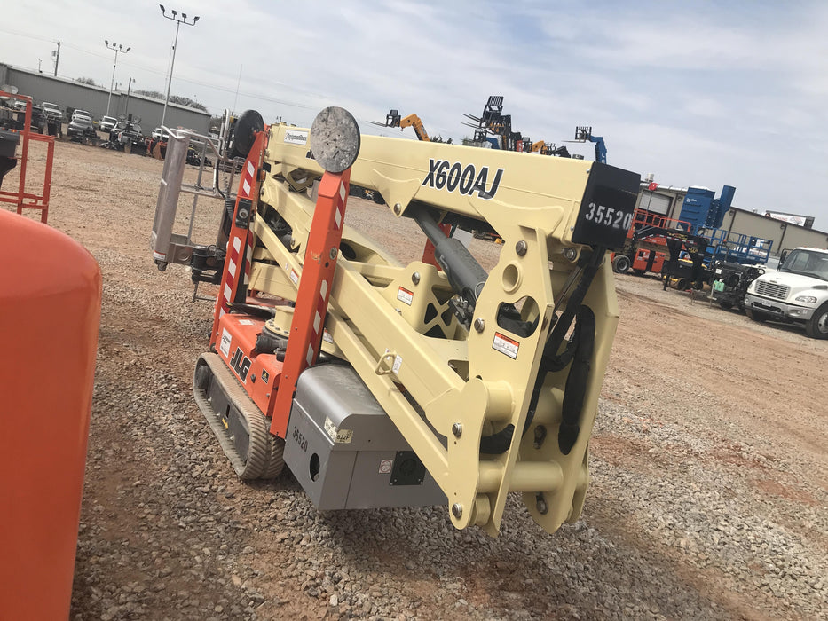 2019 JLG X600AJ