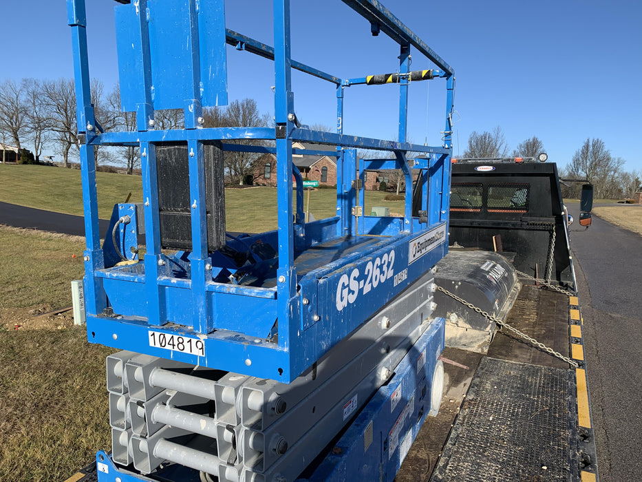 2020 Genie GS-2632 Solid NM Tires, Folding Rails with Half-Height Swing Gate, Beacon