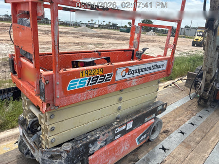 2021 JLG ES1932