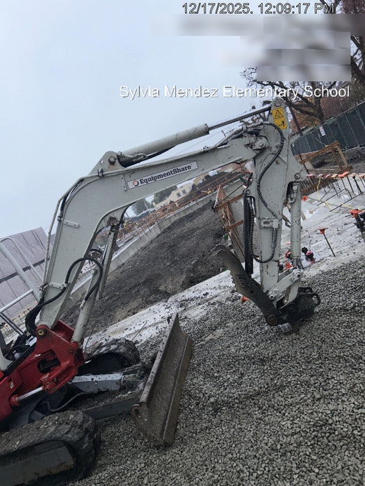 2022 TAKEUCHI TB235-2R