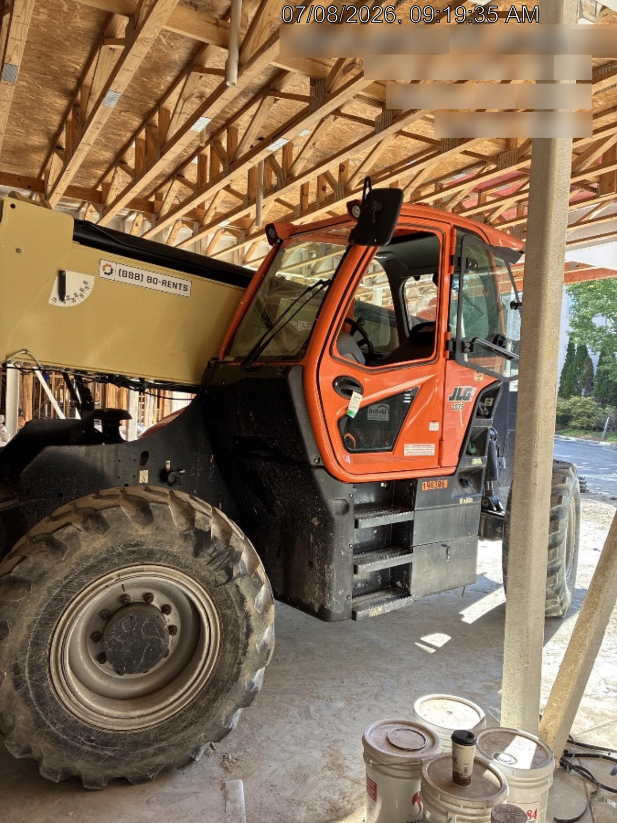2021 JLG 1075