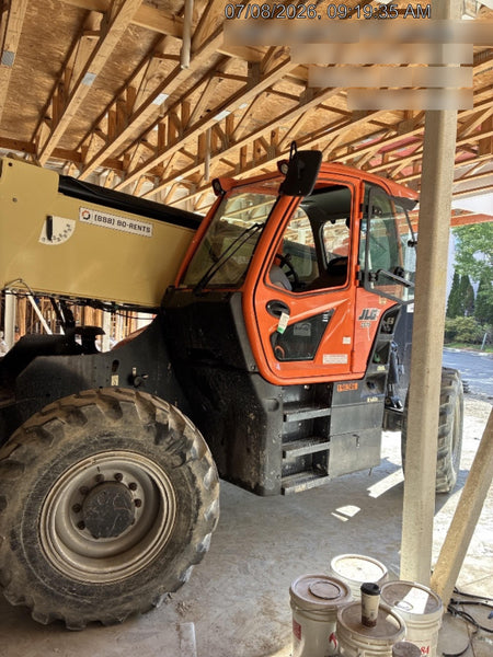 2021 JLG 1075