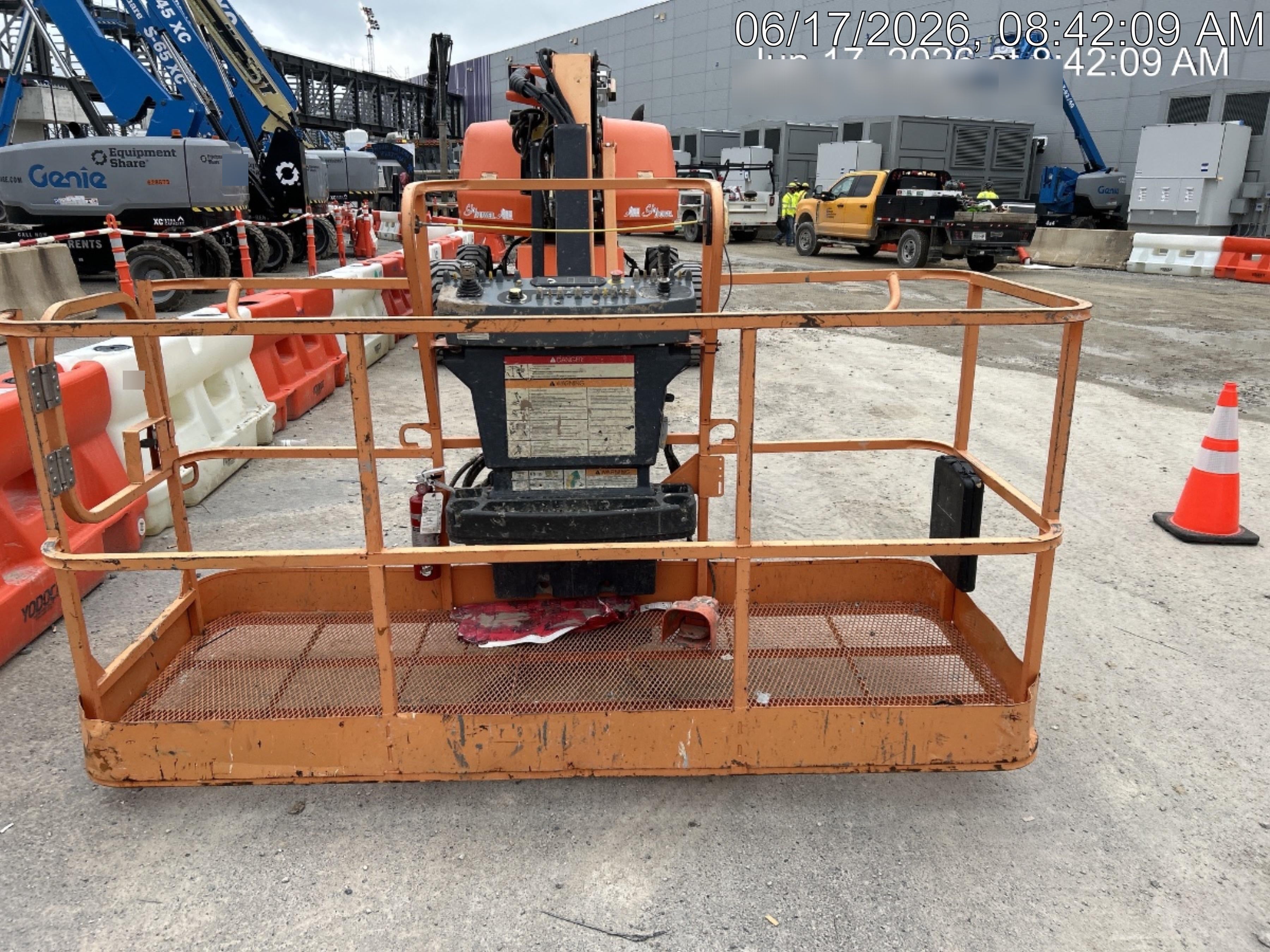2022 JLG 660SJ