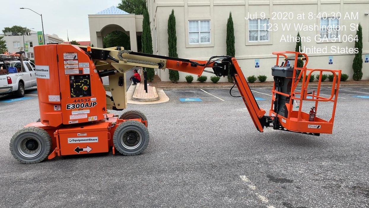 2019 JLG E300AJP
