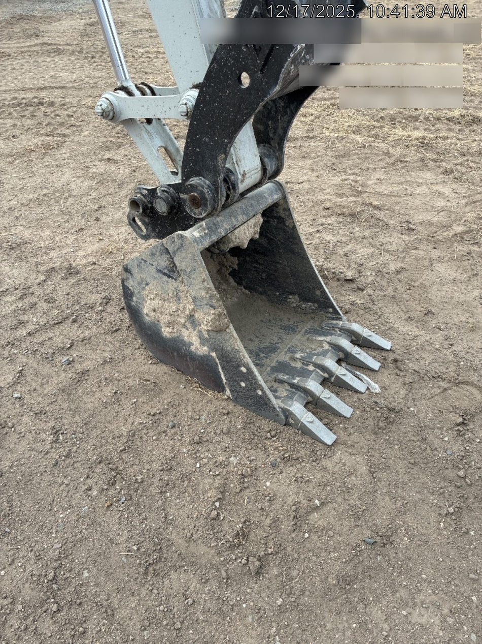 2025 TAKEUCHI 24" Bucket Takeuchi
