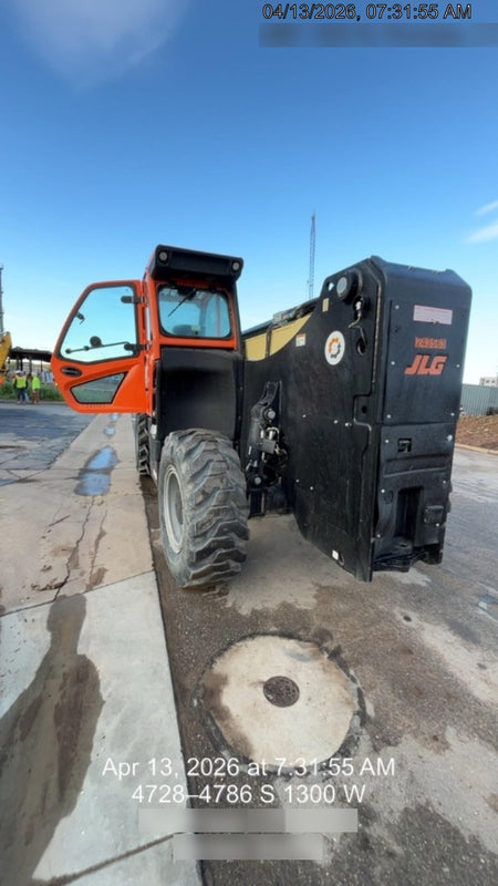 2022 JLG 1075