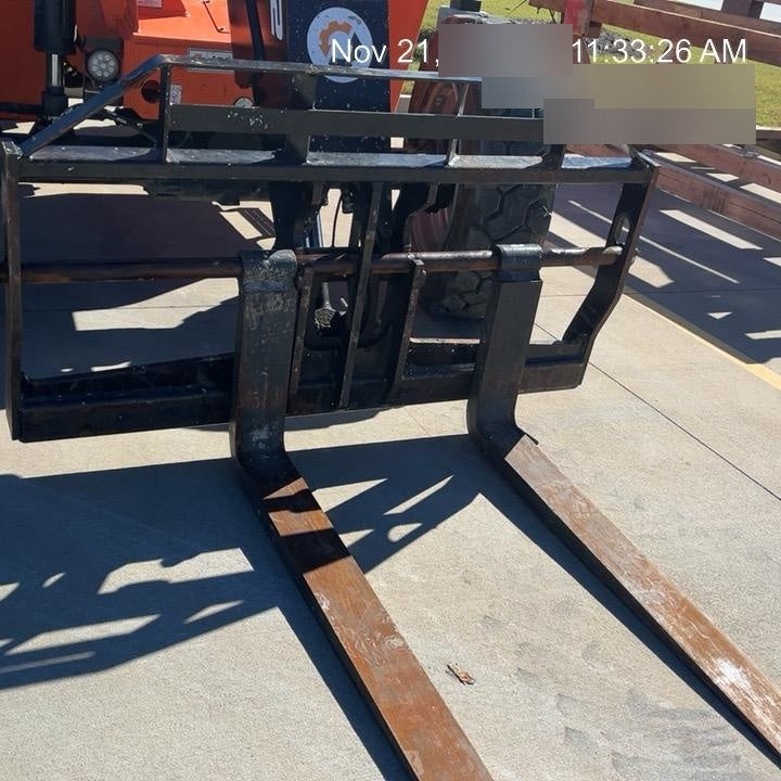 2022 SKYTRAK 8042