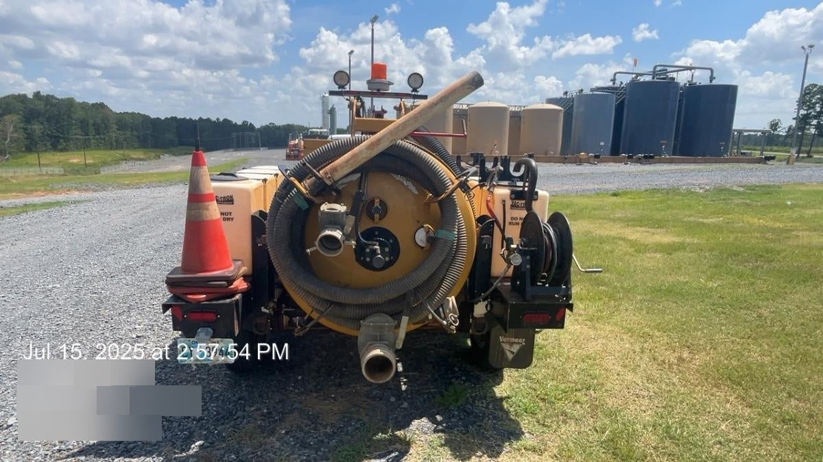 2021 VAC-TRON LP573XDT