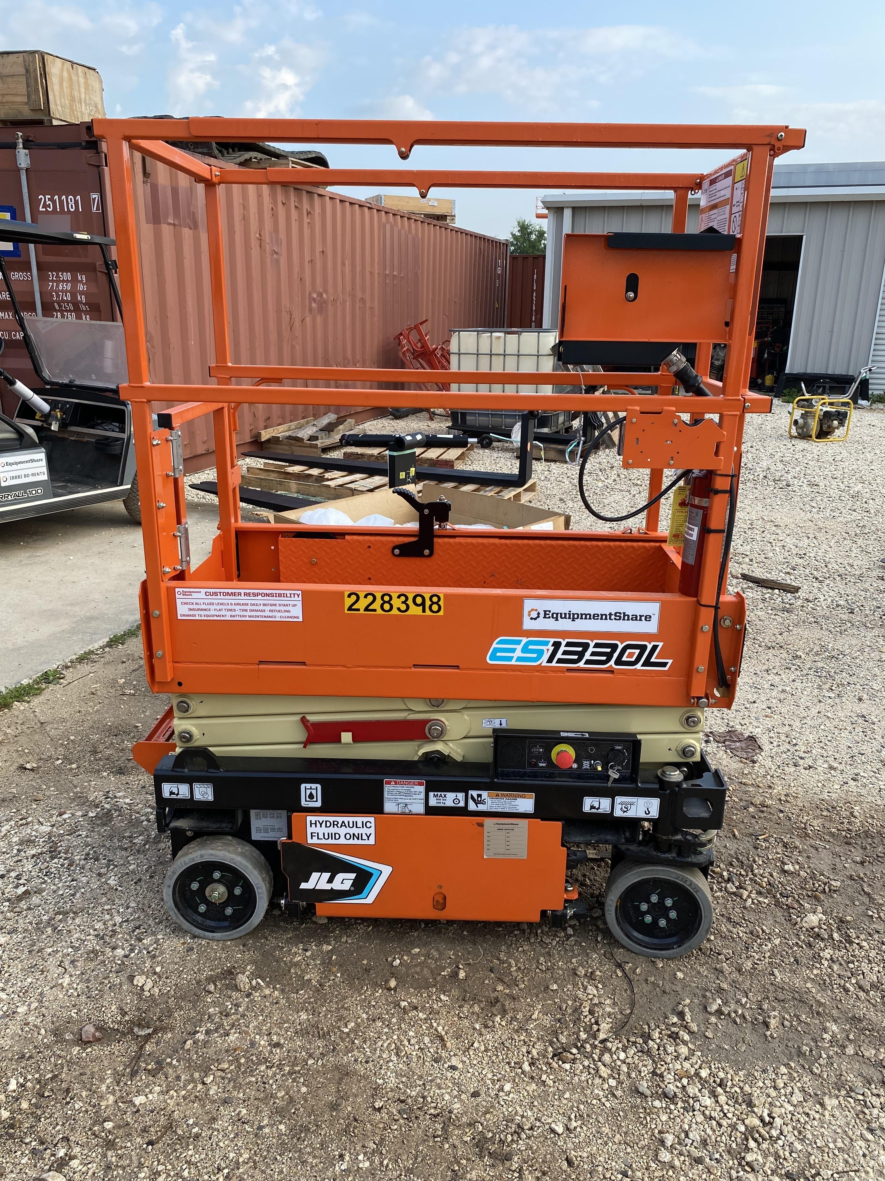 2022 JLG ES1330L
