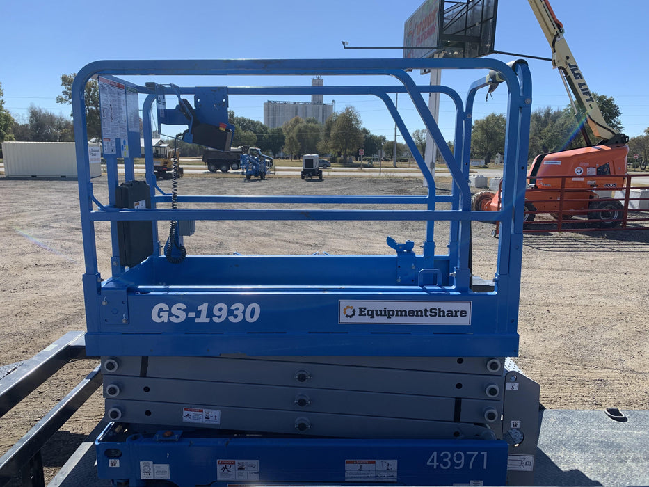 2019 Genie GS-1930 Fixed rails with chain Entry