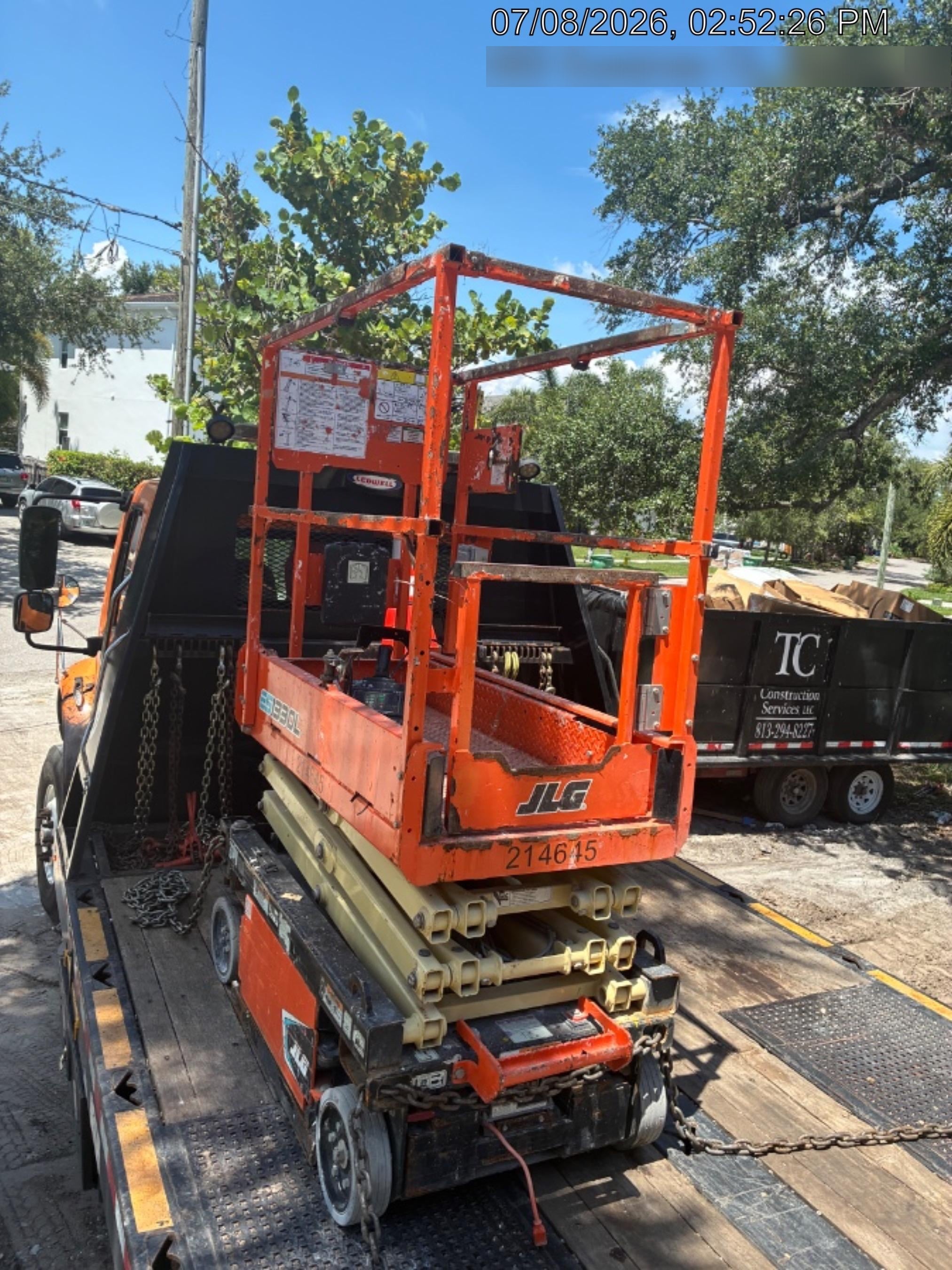 2022 JLG ES1330L