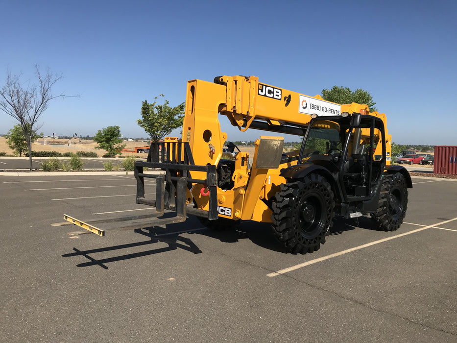 2020 JCB 512-56 Canopy, 74 HP, Solid Tires, STD Worklight, Beacon, Aux Hydraulics, Lifting Eye, Backup Alarm w/72" Carriage, 60" Forks