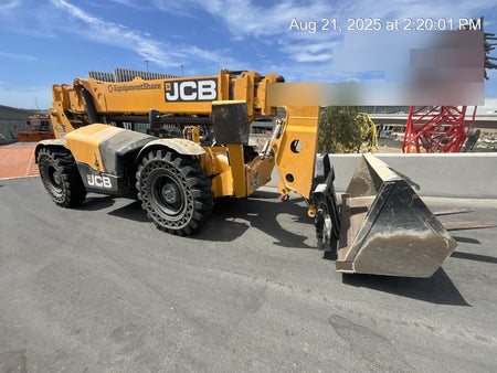 2022 JLG 1001100823